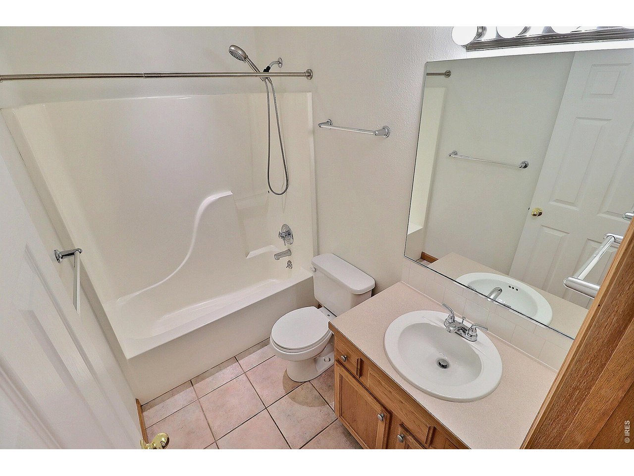 Property Photo 23 Main Bathroom