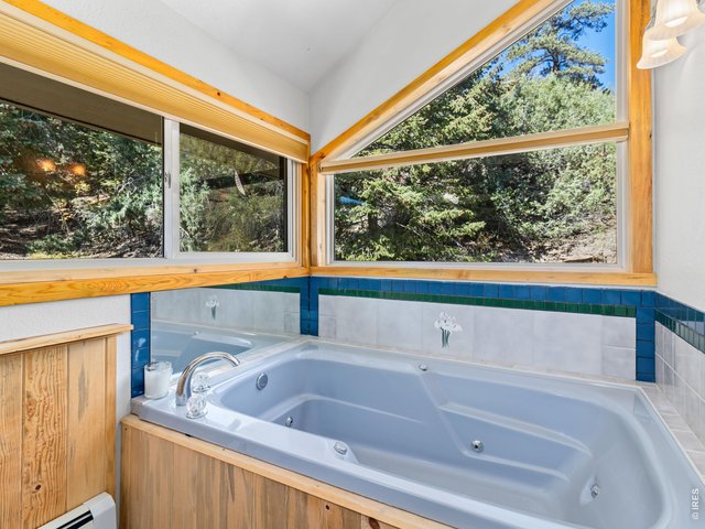 Property Photo 23 Jetted tub