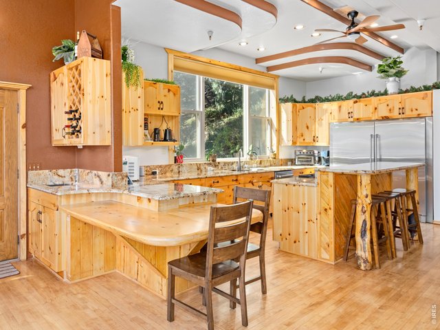 Property Photo 9 Open kitchen and wet bar