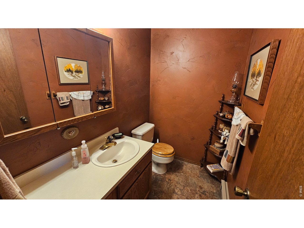Property Photo 12 Main 1/2 Bathroom