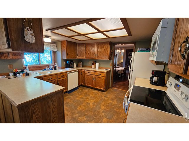 Property Photo 5 Kitchen with island