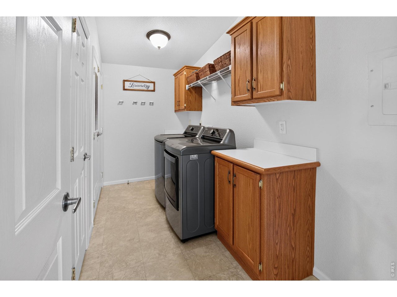 Property Photo 14 Oversized laundry room