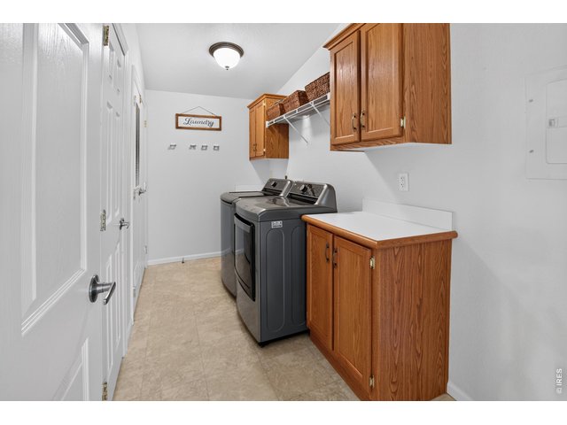 Property Photo 14 Oversized laundry room