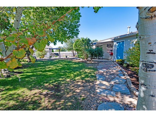 Property Photo 25 Spacious backyard with lots of foilage.