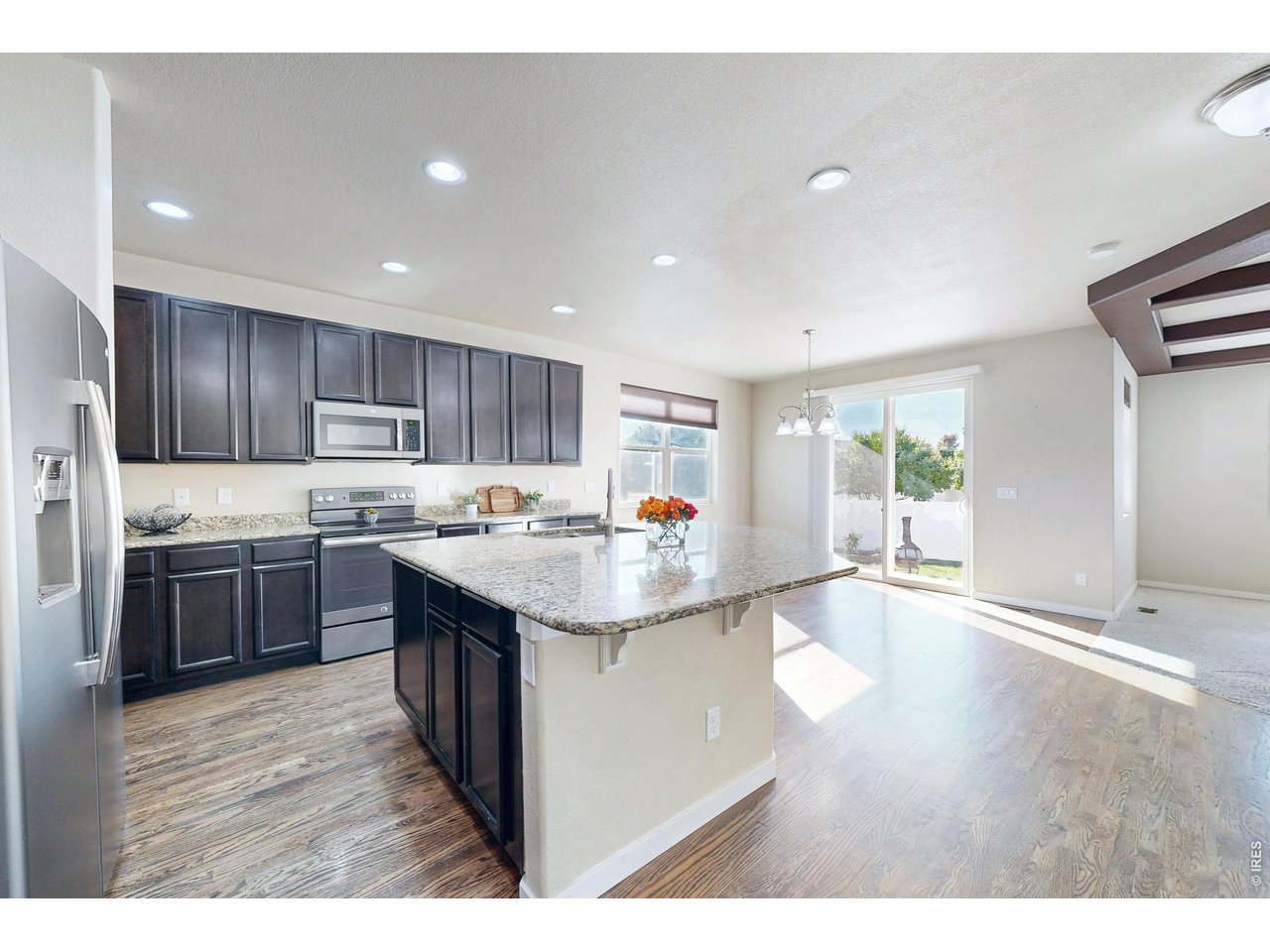 Property Photo 4 Walk right in to the kitchen & Command Center