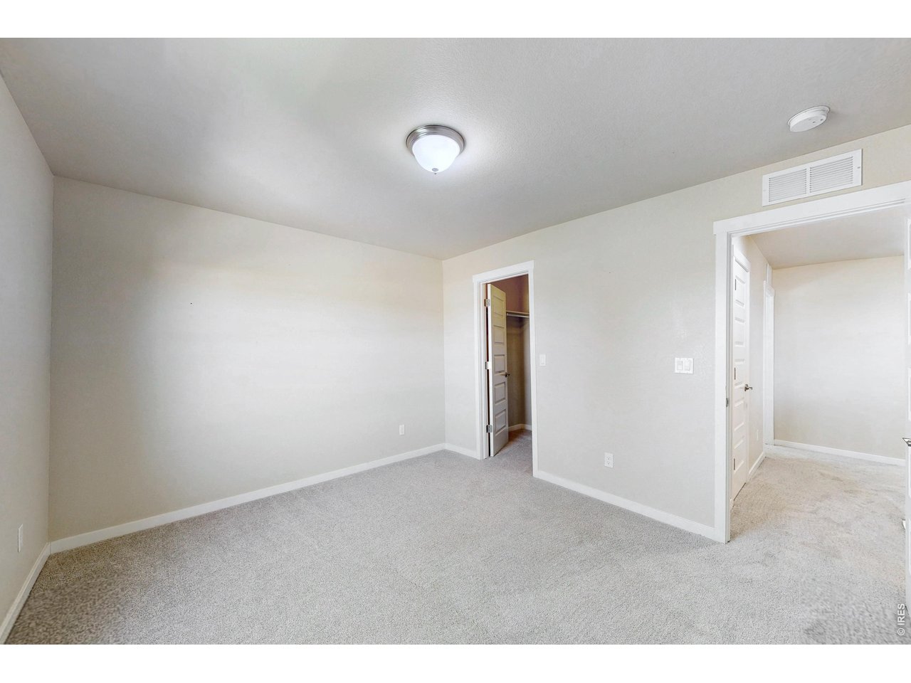 Property Photo 33 Bedromm 4