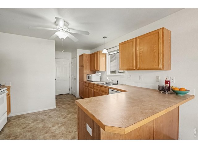 Property Photo 9 Counter height seating