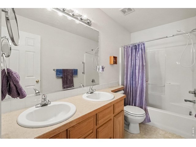 Property Photo 15 Full primary bath