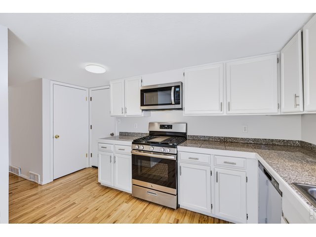 Property Photo 12 Granite tile countertop