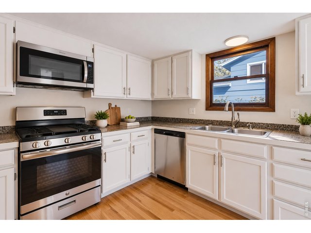 Property Photo 10 Gas range and microwave