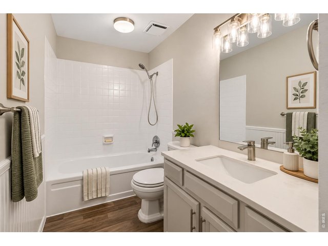 Property Photo 27 Upper level full bath. Virtually Staged.
