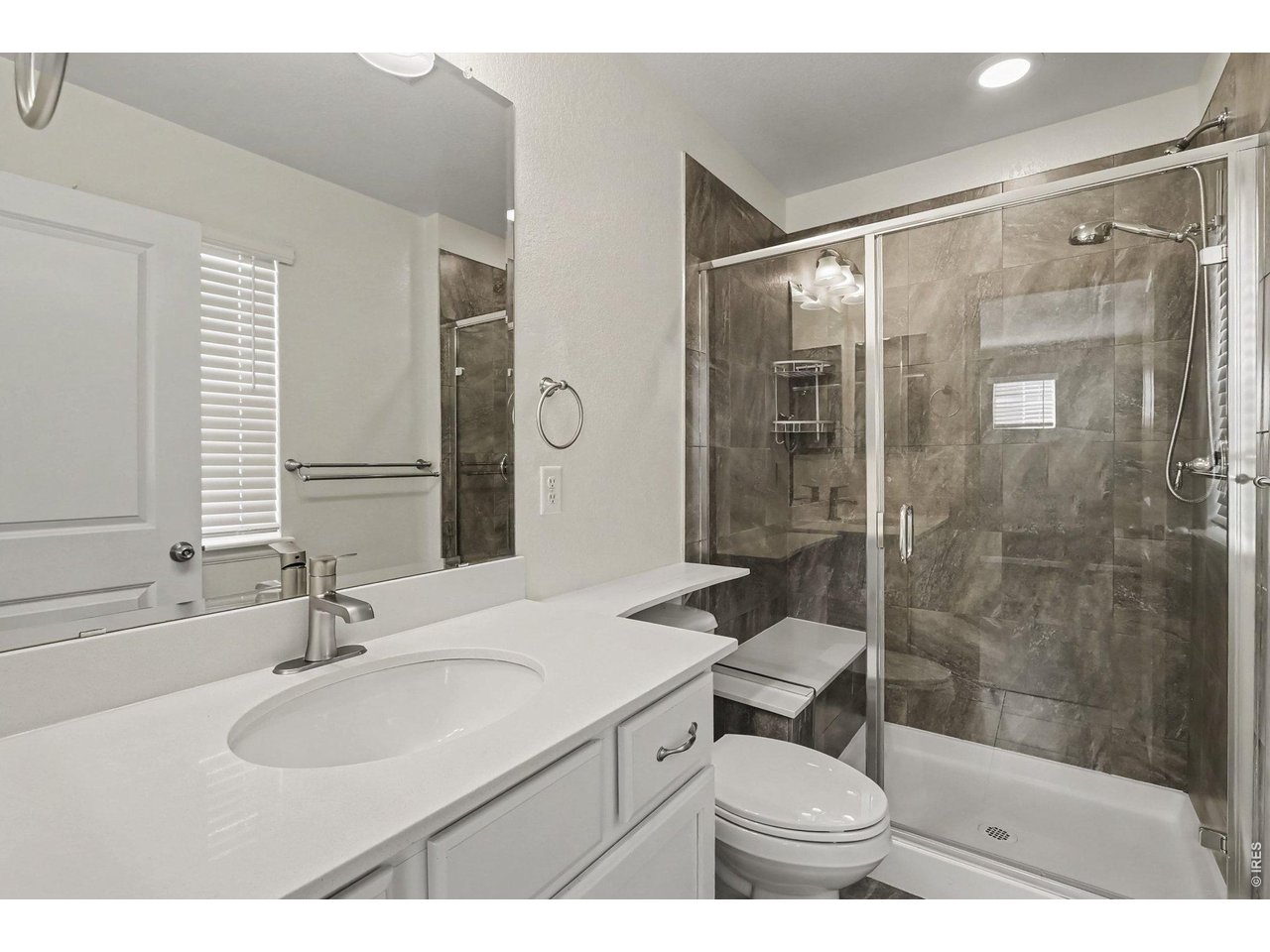 Property Photo 22 Ensuite primary bath!