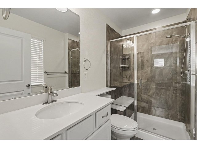 Property Photo 22 Ensuite primary bath!