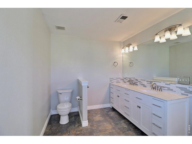 Property Photo 26 5-Piece Primary Bathroom