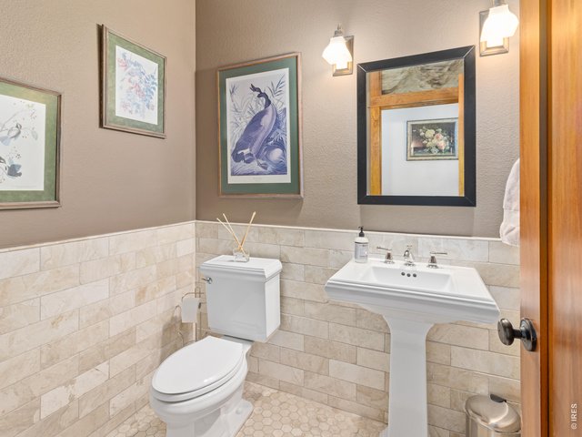 Property Photo 20 main level half bath