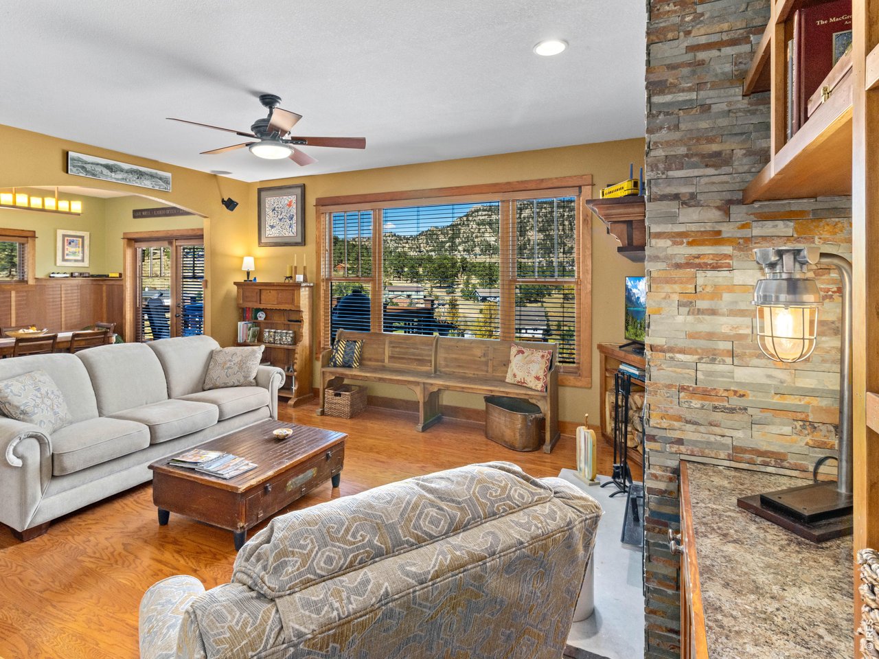 Property Photo 18 Living room