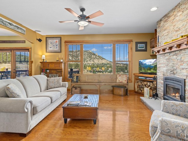 Property Photo 16 cozy and light-filled