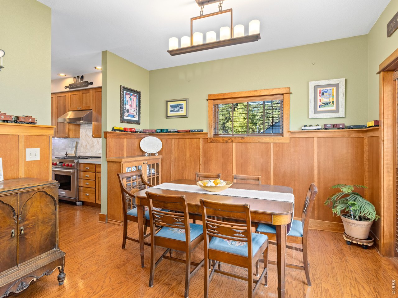 Property Photo 12 Dining room