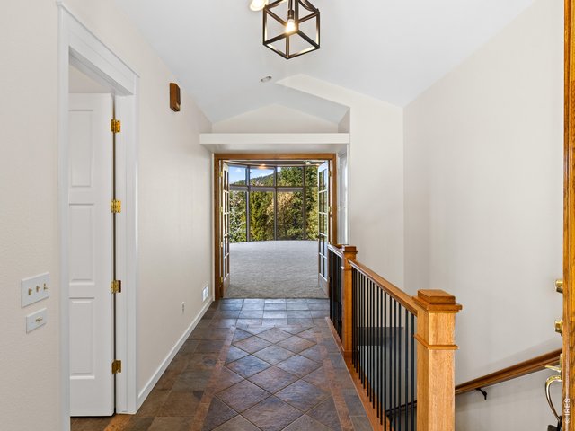Property Photo 5 Main Entry