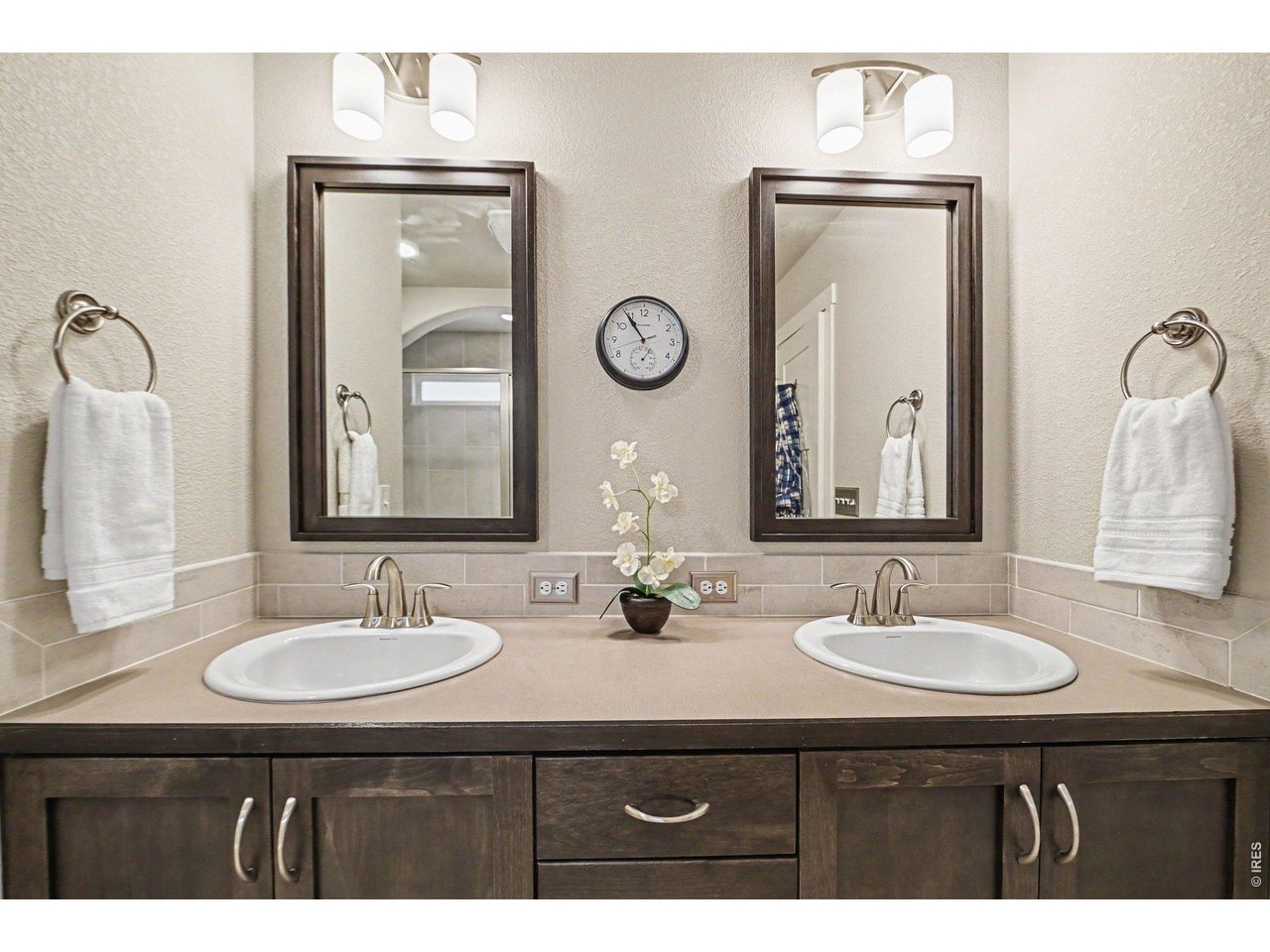 Property Photo 13 Double sinks in primary bathroom