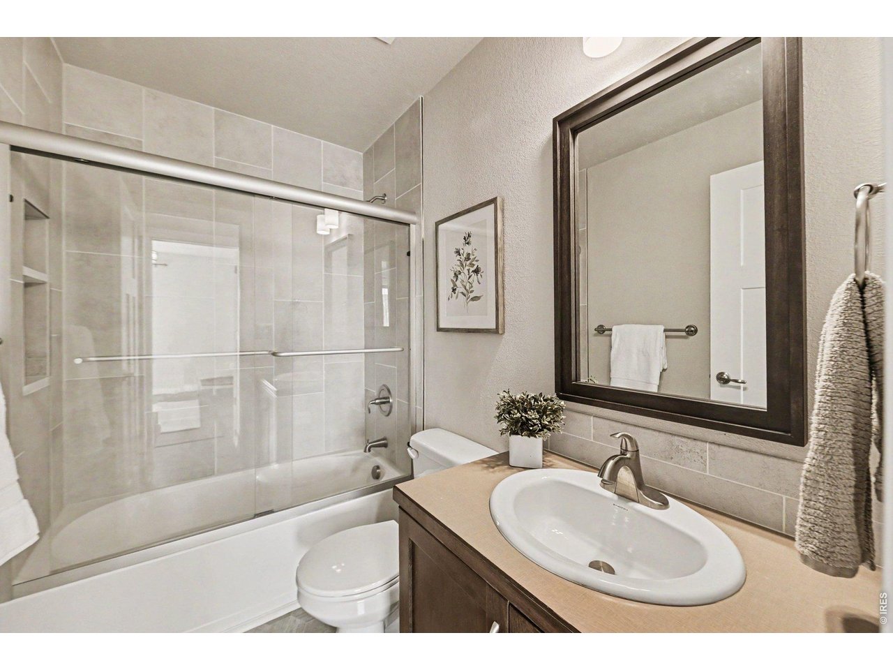 Property Photo 16 Shared full bathroom