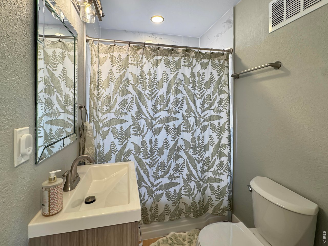 Property Photo 24 Main Bathroom
