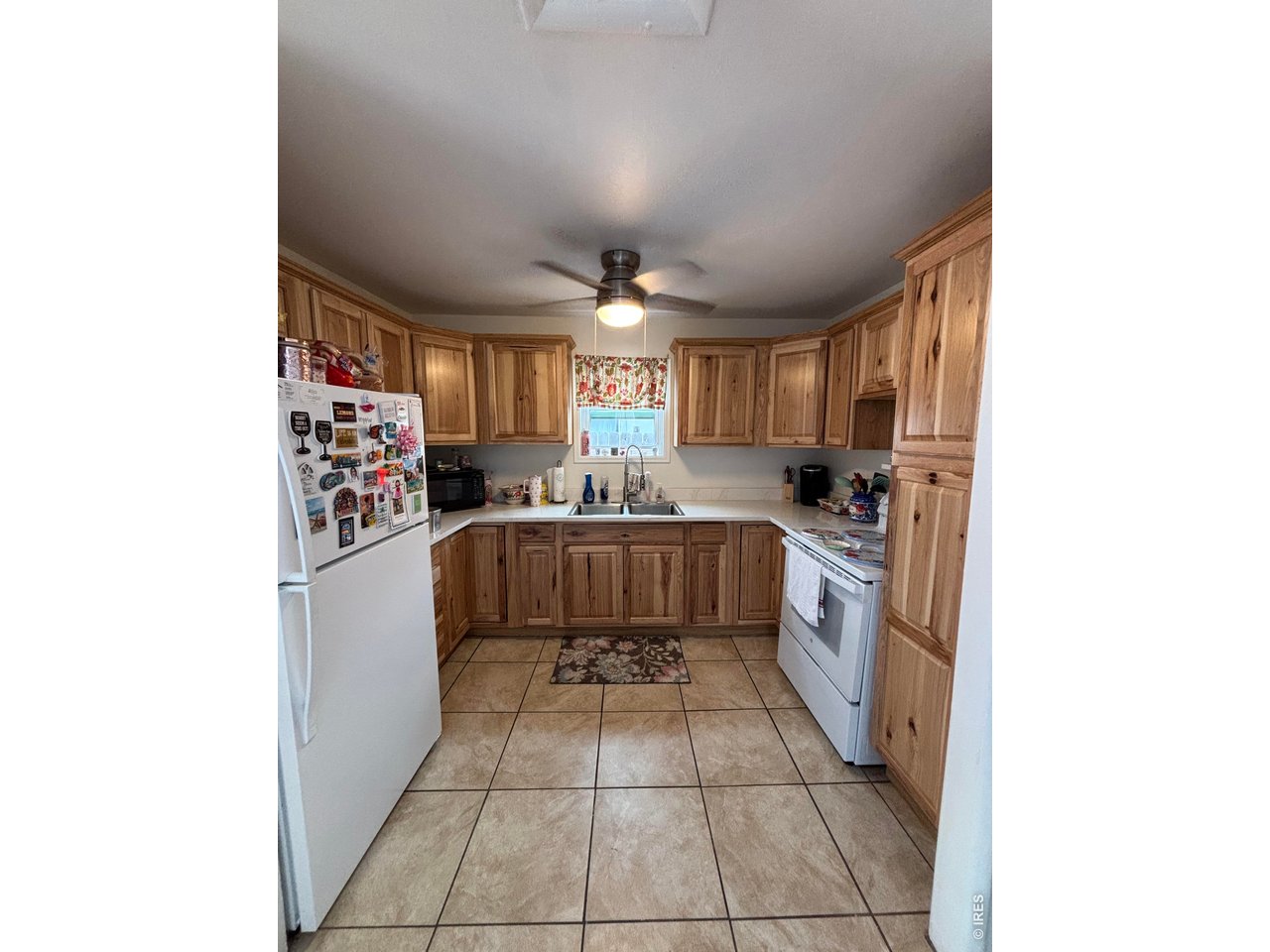 Property Photo 2 Kitchen