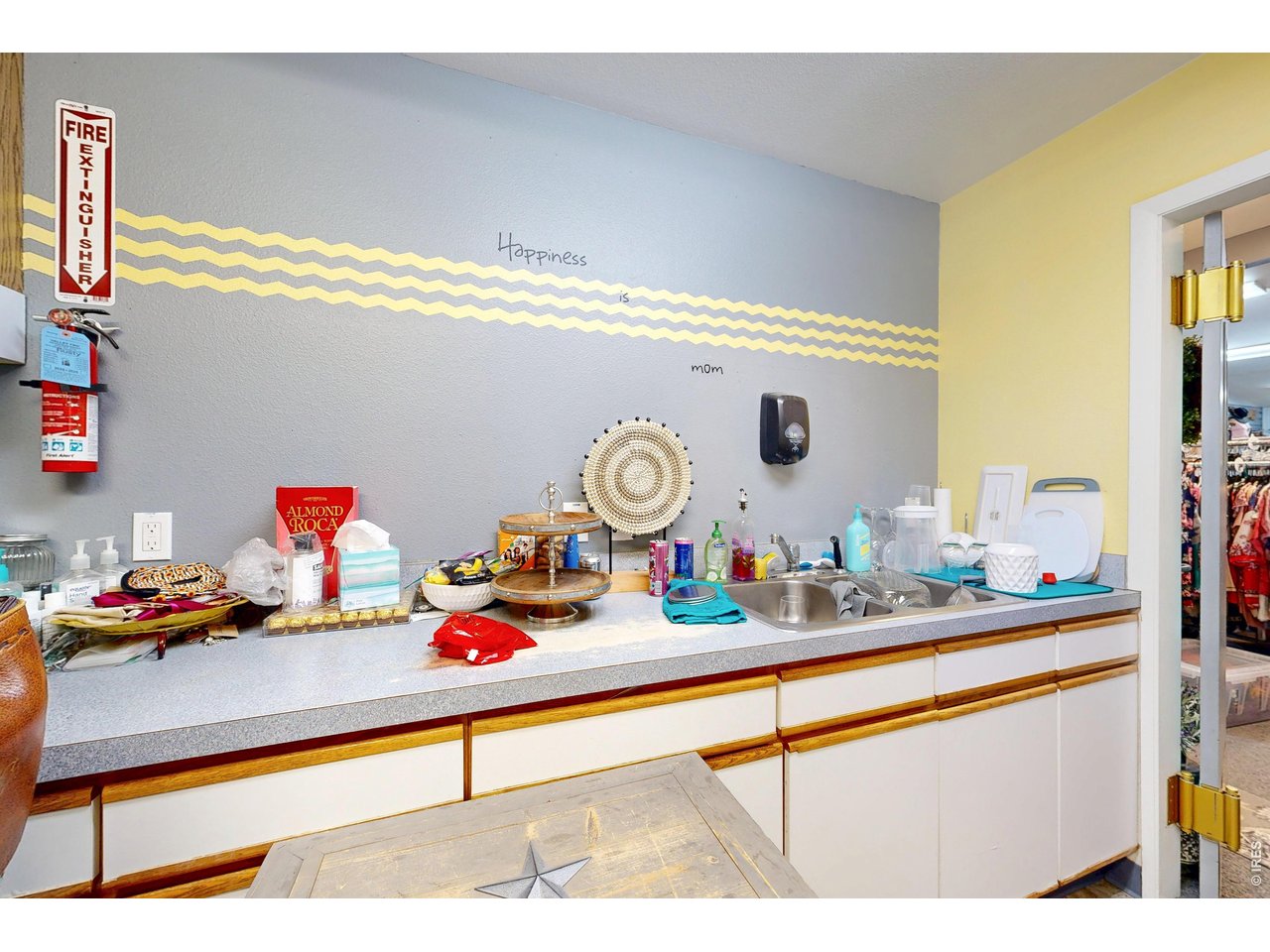 Property Photo 22 Suite B - Kitchen