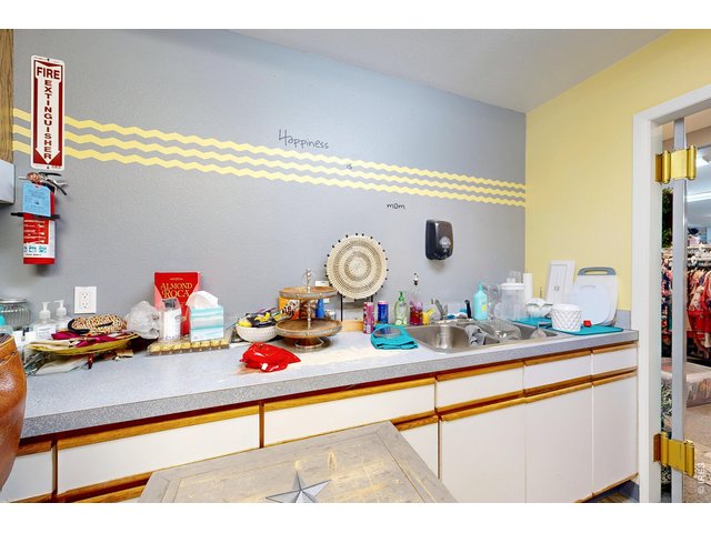 Property Photo 22 Suite B - Kitchen