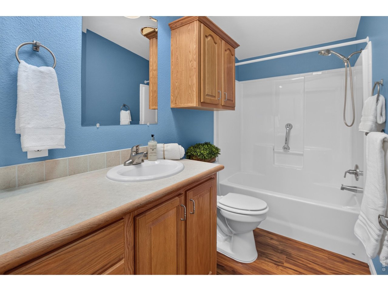 Property Photo 22 Full second bath
