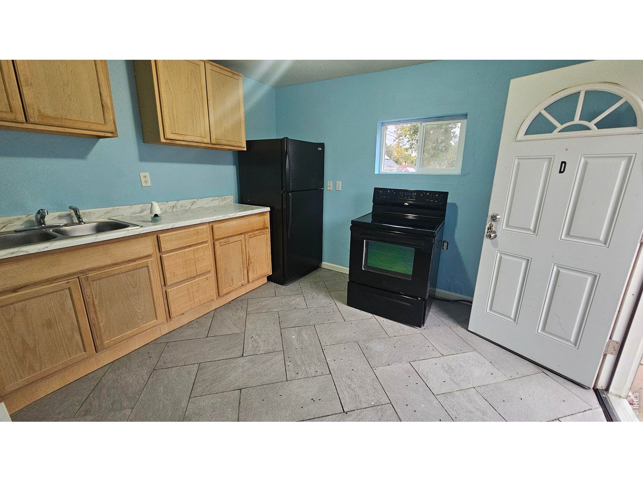 Property Photo 12 Unit D -entry