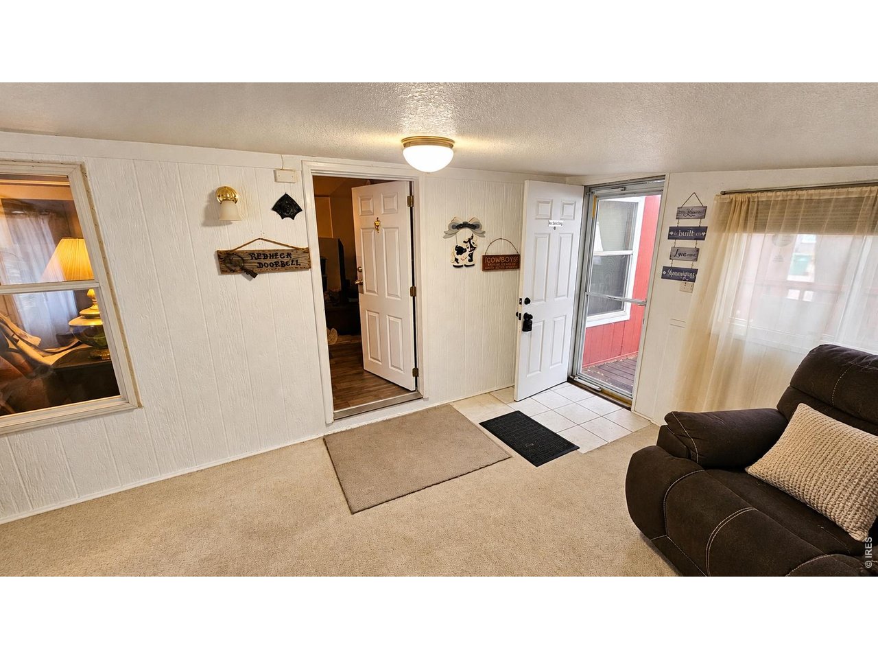Property Photo 4 Entry room