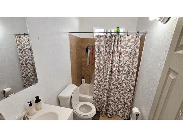 Property Photo 34 Unit B Bathroom 3