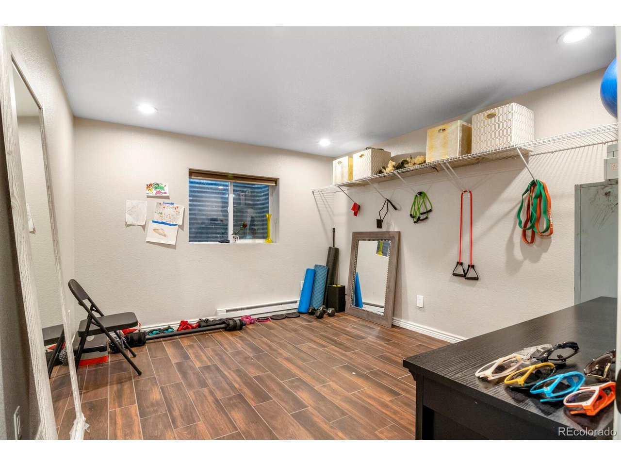 Basement non- conforming bedroom !!