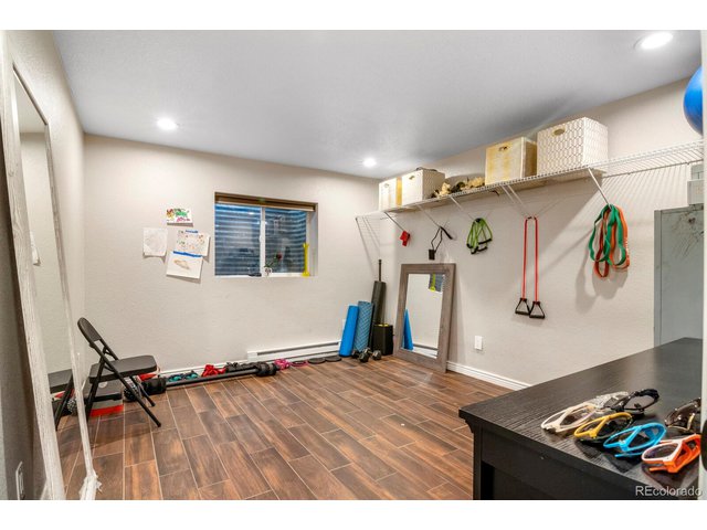 Property Photo 26 Basement non- conforming bedroom !!