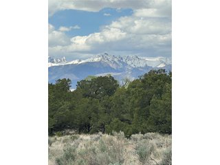 10 Mountain Springs Ln Mosca, CO 81146