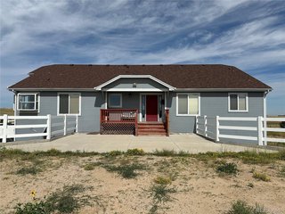 1080 S Dutch Valley Rd Bennett, CO 80102
