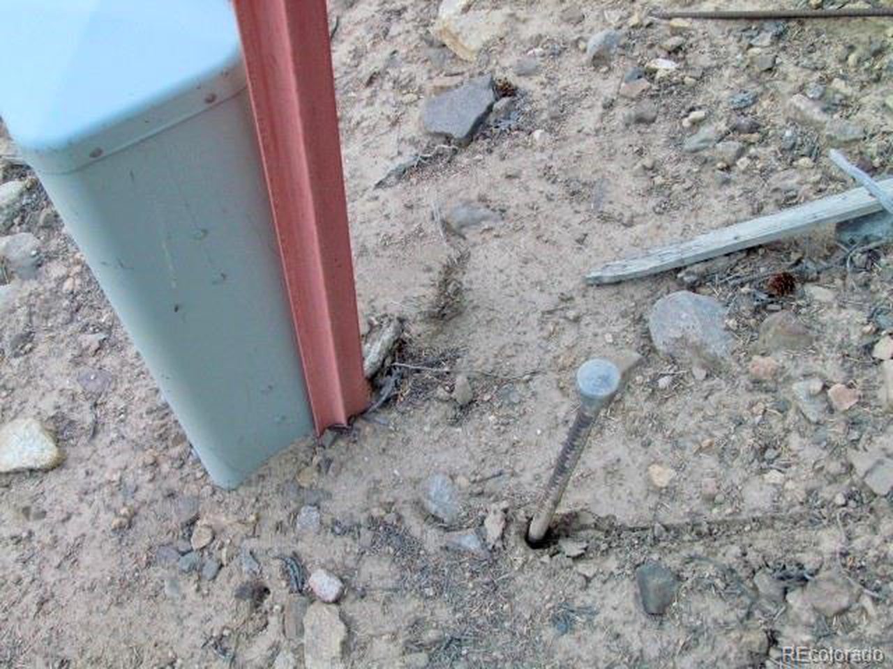 SE corner pin