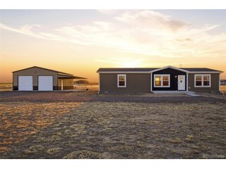 8 Brown Dr Wiggins, CO 80654