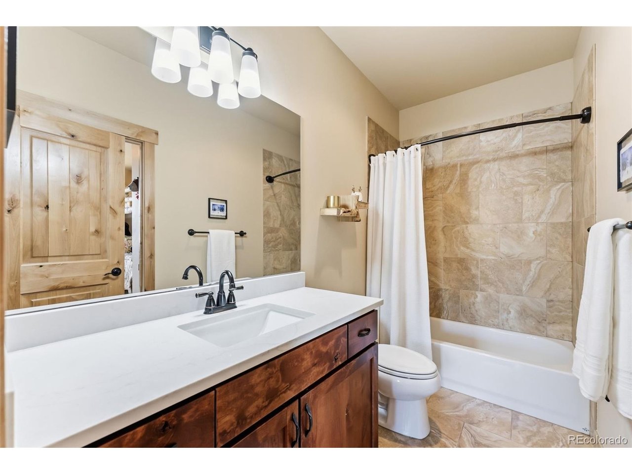 Lower level full bath.