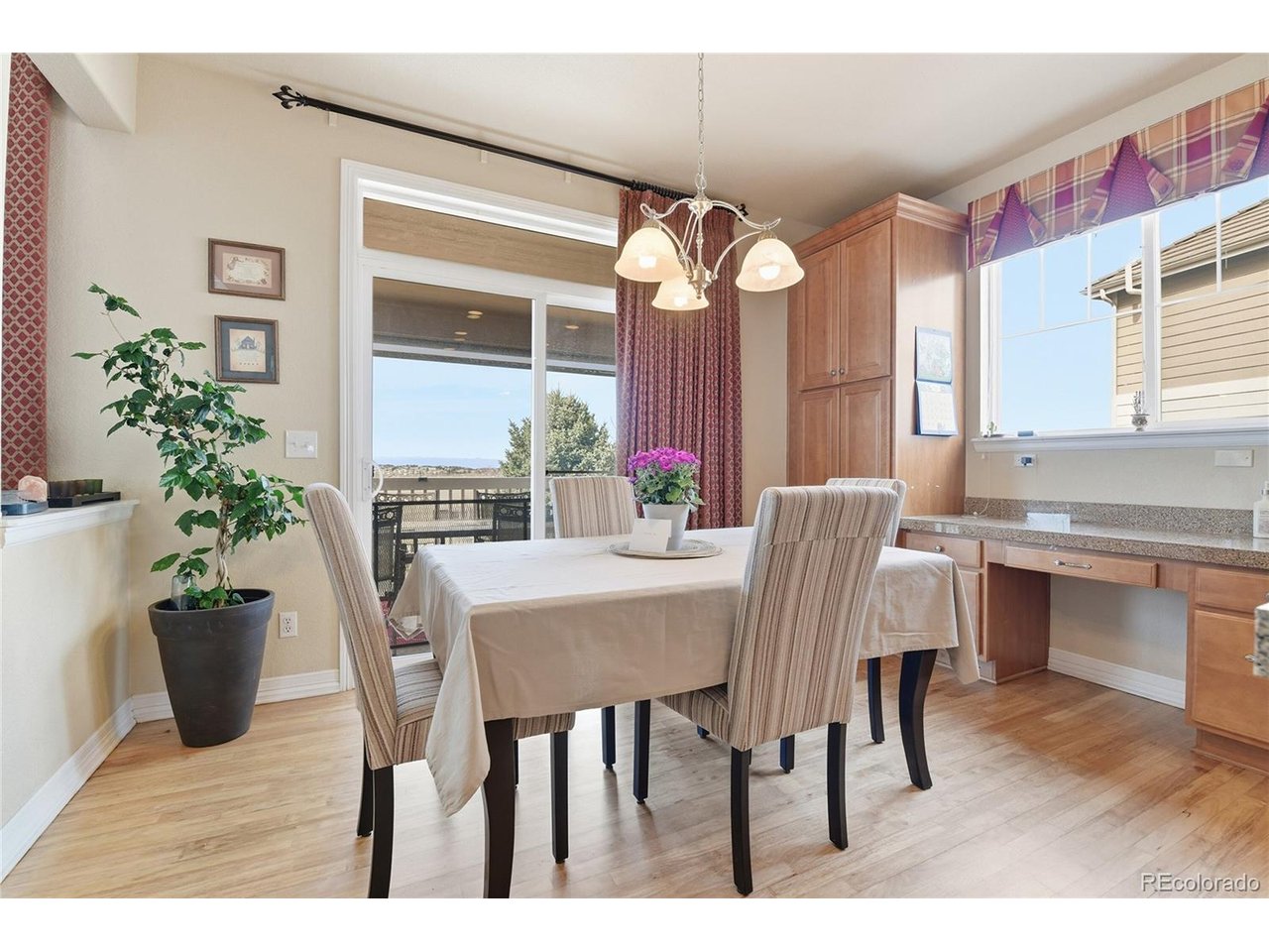 Eat in Kitchen/nook