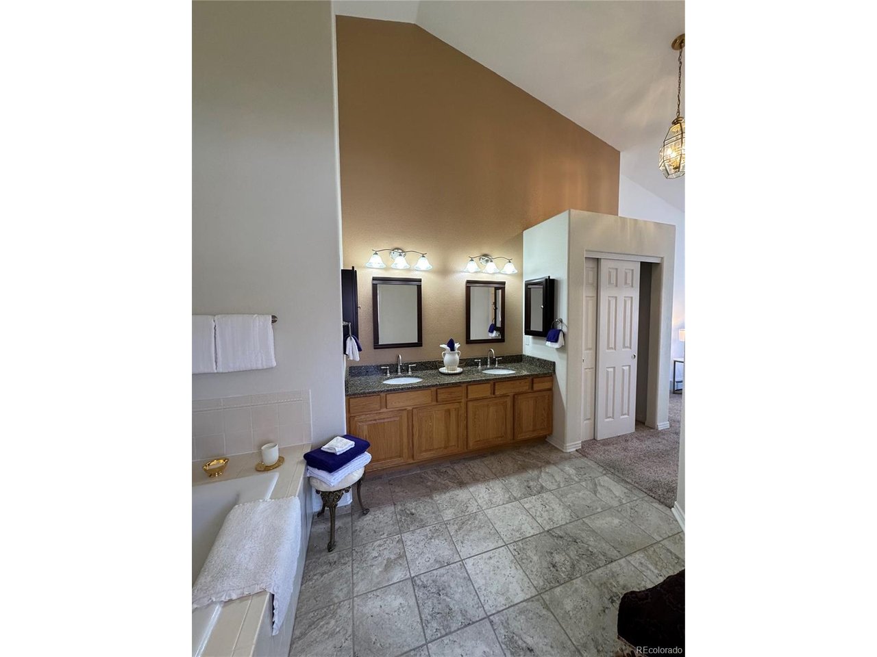 Vaulted ceiling in primary bathroom