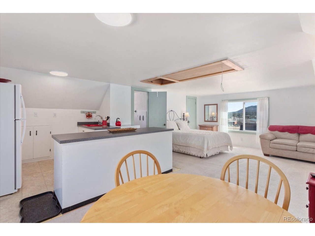 Studio Apartment - Kitchen/Dining/Living