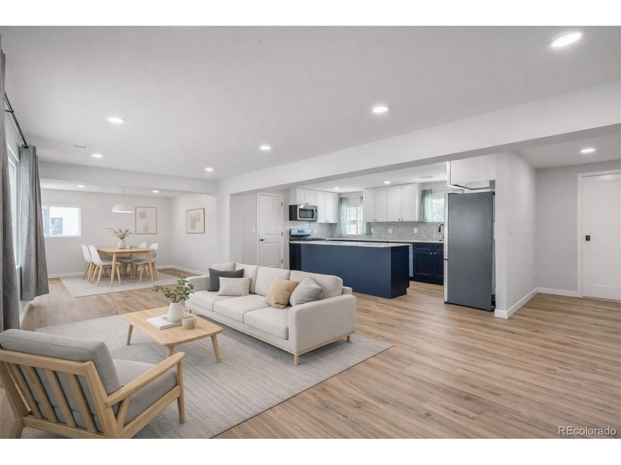 Open Floor Plan (virtually staged)