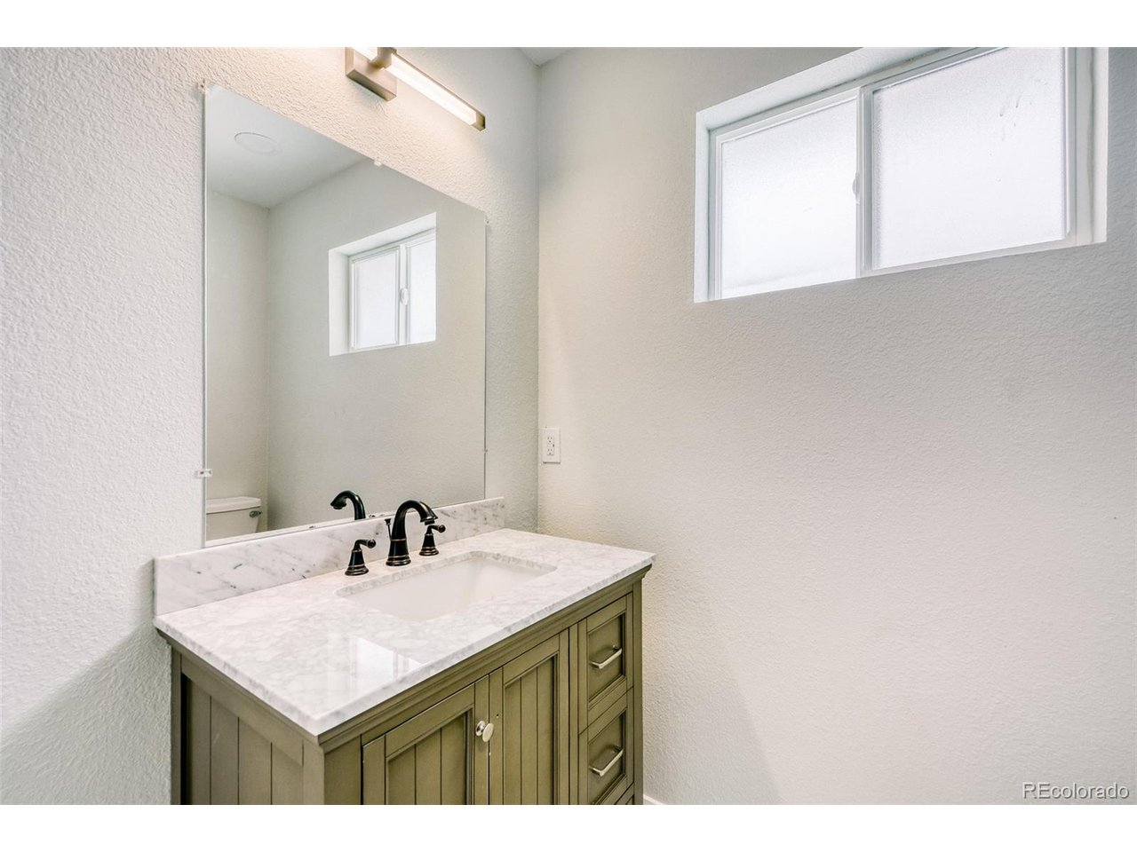 Primary En-Suite Bath