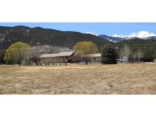 479 Meadow Dr Coaldale, CO 81222