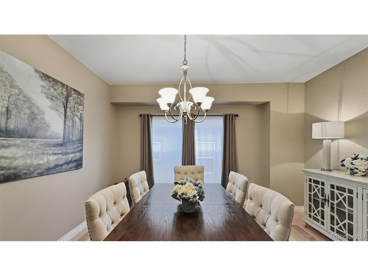 Formal Dining Room, ideal for entertaining.
