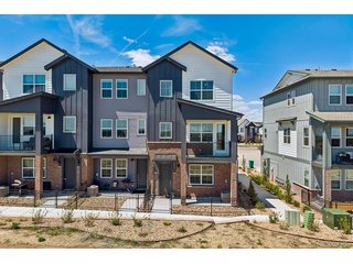 6910 Merseyside Ln Castle Pines, CO 80108