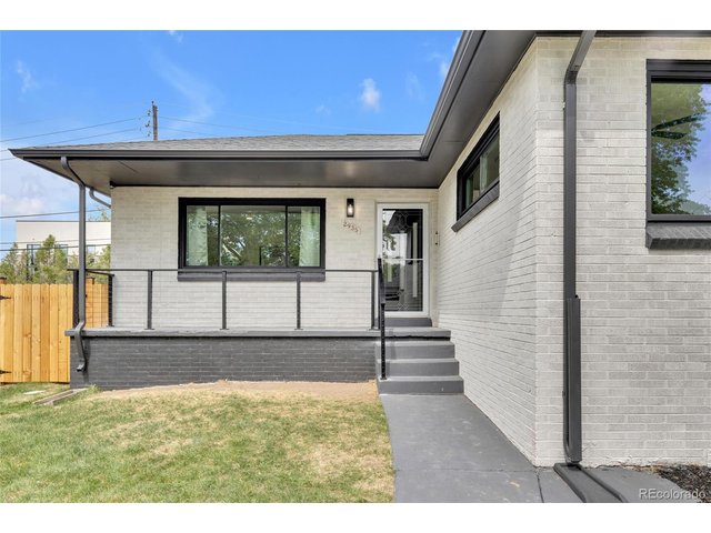 Property Photo 5 Front porch with modern railing!