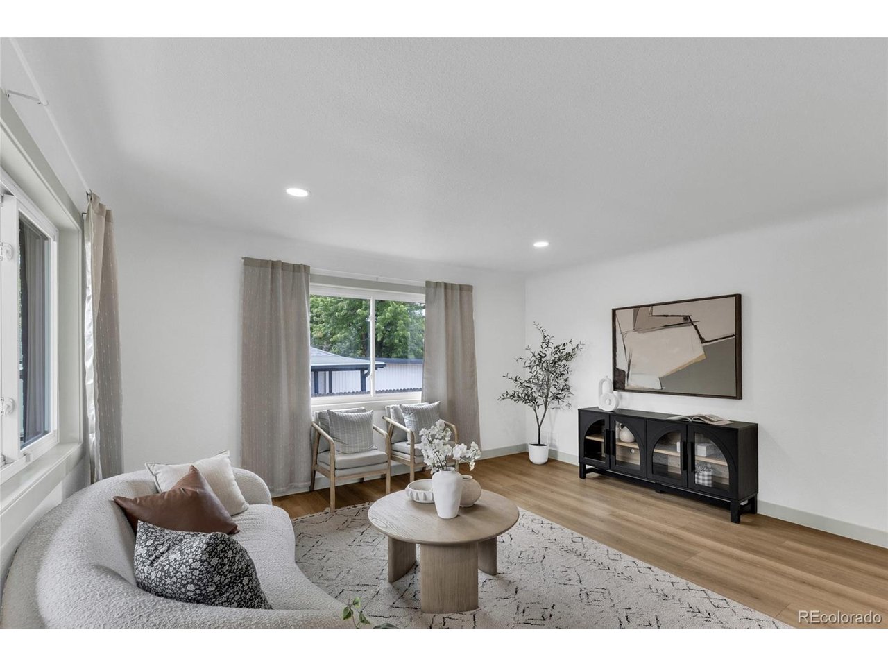 BRIGHT LIVING ROOM!